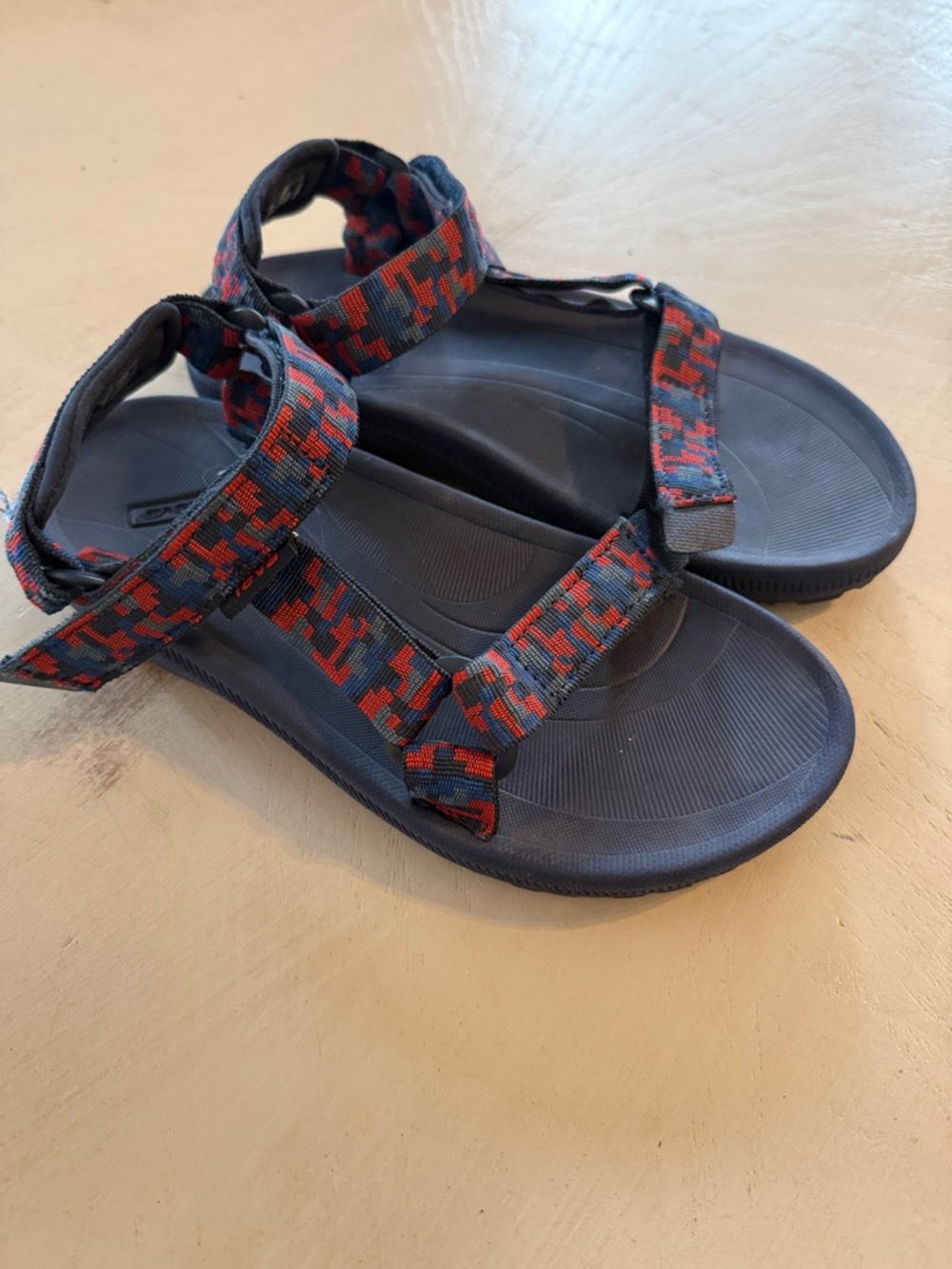 Teva Hurricane 3 Hiking Water Sandals size 4 Disney World Amusement Park